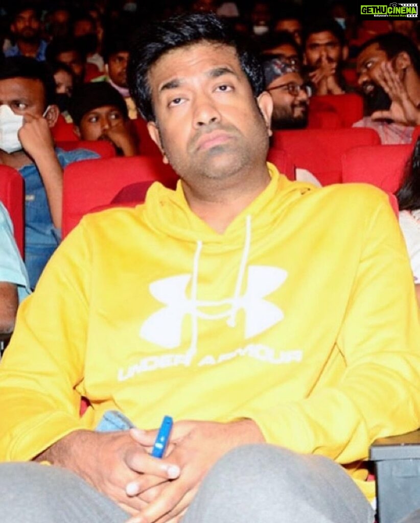 Vennela Kishore Instagram - When you keep track n lose track of the camera movement 🤪🤪