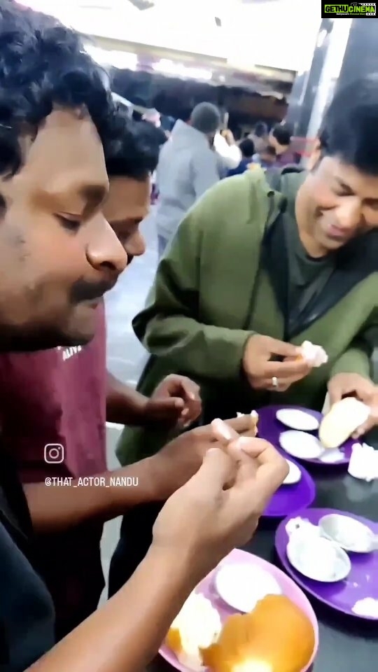 Vennela Kishore Instagram - Foodgasm #1 4:30am - Bun Malai Nimrah Spl chai with Tie Biscuits #PrimeReels