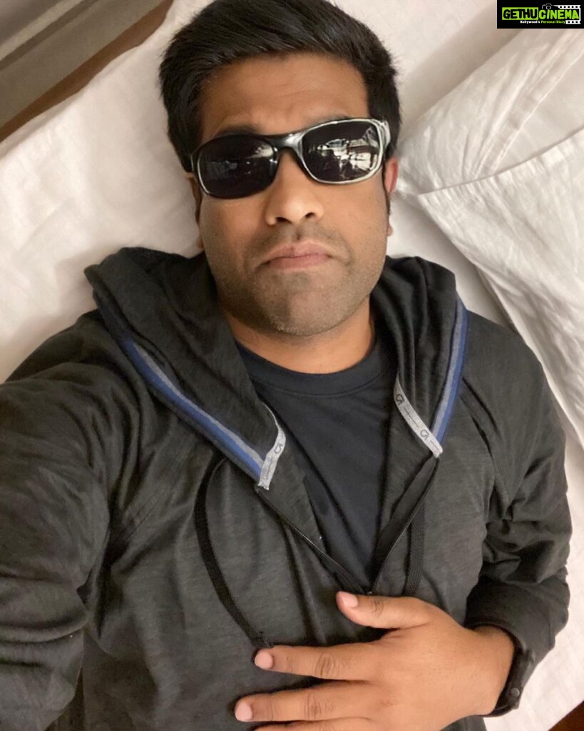 Vennela Kishore Instagram - When you are bored of wearing night clothes in the day but not vice versa...shabba..wish we had a dream code like a room code in Ludo😝 #DressingUpForDreams