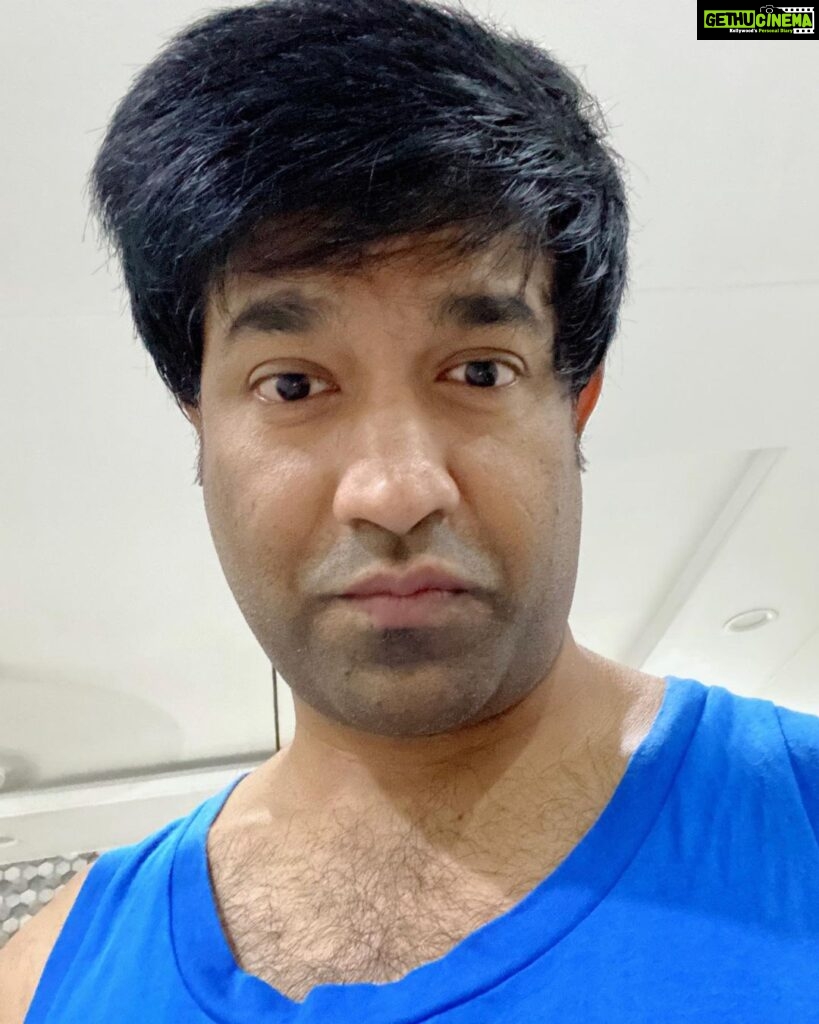 Vennela Kishore Instagram - That instant 6 mins glow after a face wash!! 7th min se you find faults in the lighting till the reality seeps in🤪 #PalDoPalKaGlow