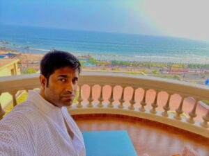 Vennela Kishore Instagram - Time you enjoy wasting is not Waste of Time.. #BattaluUtakadanikesina 🤪
