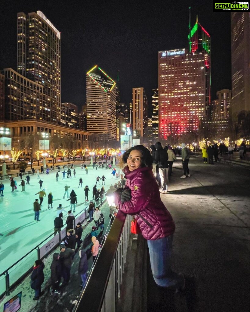 Vidhya Instagram - Chicago nights..🤍 Chicago Downtown