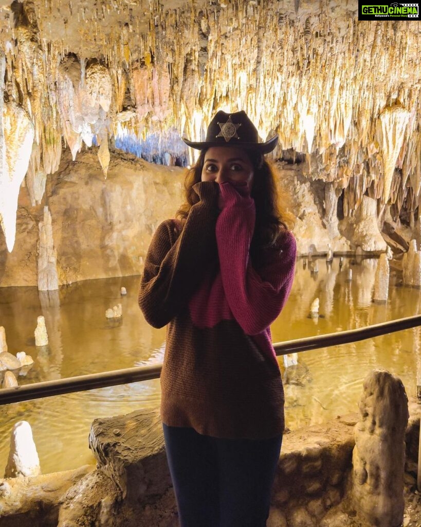 Vidhya Instagram - Meramec caverns were formed from the erosion of large limestone deposits over millions of years. Also the hideout of Jesse James in the 1870s 🤠. #merameccaverns Meramec Caverns