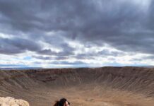 Vidhya Instagram - Best-preserved meteorite crater on Earth🙂 It is 50,000 years old and about 3,900 ft (1,200 m) in diameter, some 560 ft (170 m) deep, and is surrounded by a rim that rises 148 ft (45 m) above the surrounding plains. Meteor Crater Natural Landmark