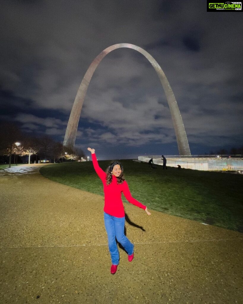 Vidhya Instagram - When you run out of poses🤣🤷‍♀️ #thegatewayarch #stlouis #missouri The Gateway Arch - St. Louis, MO