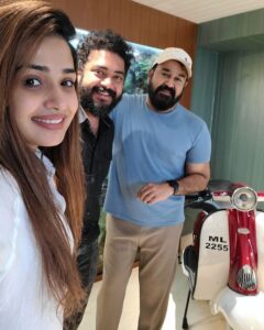 Vidhya Mohan Instagram - ❤️❤️❤️

#mohanlal #lal #malayalam #cinema #kerala #home #day 
#happy #vidyavinumohan❤ #vinumohan #mohnalalmediaclub
