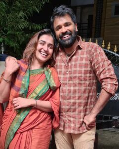 Vidhya Mohan Instagram - Yes iam back.. @suntv ABHIYUM NAANUM along with my sweet buddy @vidyavinumohan And my cute thangam @riyamanoj_official Let's load Twists and turns.. Kovur, Kanchipuram