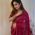 Vidhya Mohan Instagram - ❤️❤️ #happy #me #reelsındia #new #newyork #red #yummy #love #travelphotography #quotes #workout #engagement #yummy #udaipur #instagramreels #onamspecial #photooftheday #apple #saree #dogsofinstagram #festival #gym #hot #jungkook