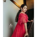 Vidhya Mohan Instagram - ശലഭം series by @sreshtamakeup In frame @vidyavinumohan Photography @krishna_prasad_g_s Jewellery @akshayagold_palakkad Costume @rehanabasheerofficial Video @soorajframes Styling @rajishasasi Location @nihararesorts Edits @jyothispulari Photo assistant @surpreyes_media Production support @vishnuc111