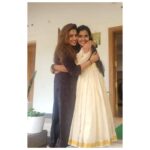 Vidhya Mohan Instagram - ♥️🫂💫 . .@vidyavinumohan . .#trending #actorfamily #vidyamohan #instagood #instagramfeed #viral #mine #gouri_.insta #instalike #actorslife #actor