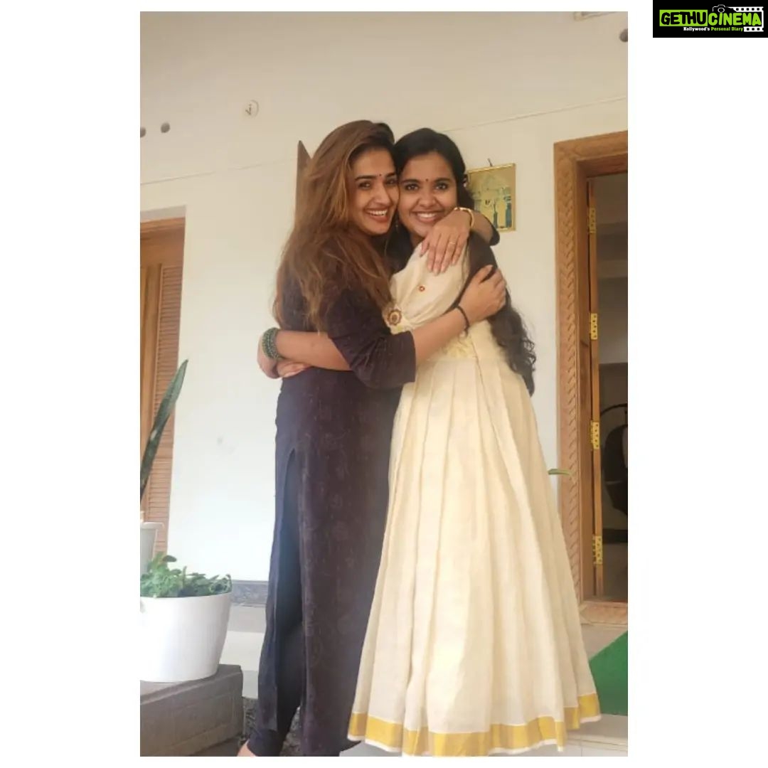 Vidhya Mohan Instagram - ♥️🫂💫 . .@vidyavinumohan . .#trending #actorfamily #vidyamohan #instagood #instagramfeed #viral #mine #gouri_.insta #instalike #actorslife #actor