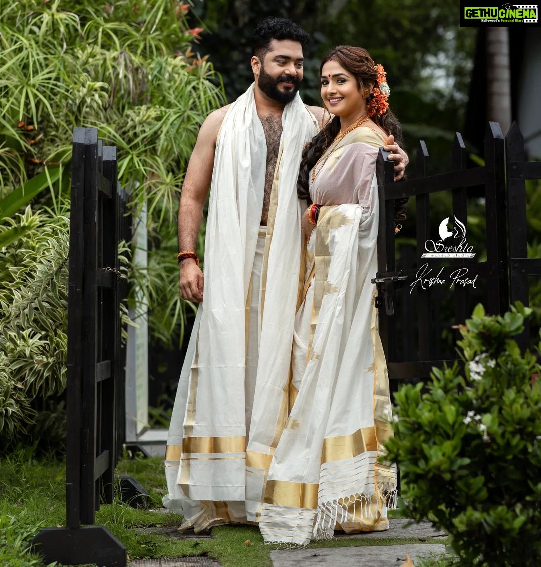 Vidhya Mohan Instagram - ശലഭം In frame @vidyavinumohan @vinumohan_actor Photography @krishna_prasad_g_s Jewellery @akshayagold_palakkad Costume @pranatistyles Video @soorajframes Styling @rajishasasi Location @nihararesorts Edits @jyothispulari Photo assistant @surpreyes_media Production support @vishnuc111