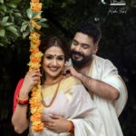 Vidhya Mohan Instagram - ശലഭം In frame @vidyavinumohan @vinumohan_actor Photo concept @rajishasasi Photography @krishna_prasad_g_s Jewellery @akshayagold_palakkad Costume @pranatistyles Video @soorajframes Styling @rajishasasi Location @nihararesorts Edits @jyothispulari Photo assistant @surpreyes_media Production support @vishnuc111