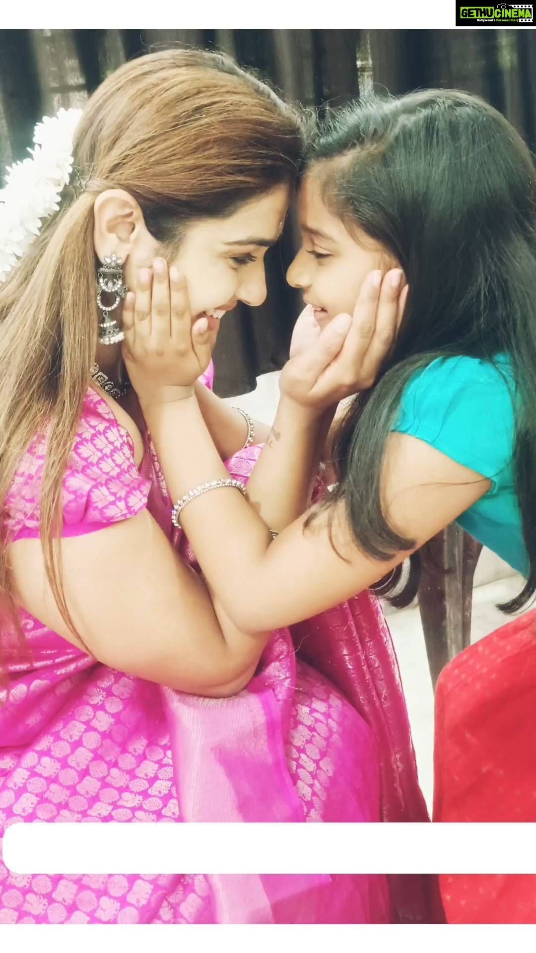 Vidhya Mohan Instagram - Nee podhumaeee😍🥰😘💗💖💞❣️❤️🤩 . . . . #abiyumnaanum #momdaughterlove #happytogether #love #bonding #happyfaces #mother #meenama #care @suntv