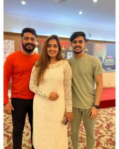 Vidhya Mohan Instagram - 🧡🤍💚

#love #instagood
#fashion
#photooftheday
#beautiful
#art
#photography
#happy
#picoftheday
#cute
#follow
#tbt 
#followme 
#nature
#like4like
#travel
#instagram
#style
#repost
#summer
#instadaily
#selfie
#me
#friends
#fitness
#girl
#food
#fun
#vidyavinumohan❤
#vinumohan