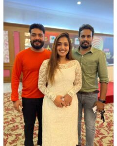Vidhya Mohan Instagram - 🧡🤍💚

#love #instagood
#fashion
#photooftheday
#beautiful
#art
#photography
#happy
#picoftheday
#cute
#follow
#tbt 
#followme 
#nature
#like4like
#travel
#instagram
#style
#repost
#summer
#instadaily
#selfie
#me
#friends
#fitness
#girl
#food
#fun
#vidyavinumohan❤
#vinumohan