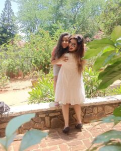 Vidhya Mohan Instagram - Happy together 😍❤️ @vidyavinumohan 
.
.
.
.
#momdaughter #abiyumnaanum #bonding #vidyavinomohan #riyamanoj_official #meenama #abi #suntv