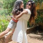 Vidhya Mohan Instagram – Happy together 😍❤️ @vidyavinumohan 
.
.
.
.
#momdaughter #abiyumnaanum #bonding #vidyavinomohan #riyamanoj_official #meenama #abi #suntv