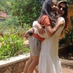 Vidhya Mohan Instagram – Happy together 😍❤️ @vidyavinumohan 
.
.
.
.
#momdaughter #abiyumnaanum #bonding #vidyavinomohan #riyamanoj_official #meenama #abi #suntv