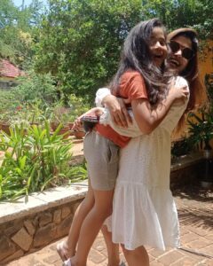 Vidhya Mohan Instagram - Happy together 😍❤️ @vidyavinumohan 
.
.
.
.
#momdaughter #abiyumnaanum #bonding #vidyavinomohan #riyamanoj_official #meenama #abi #suntv