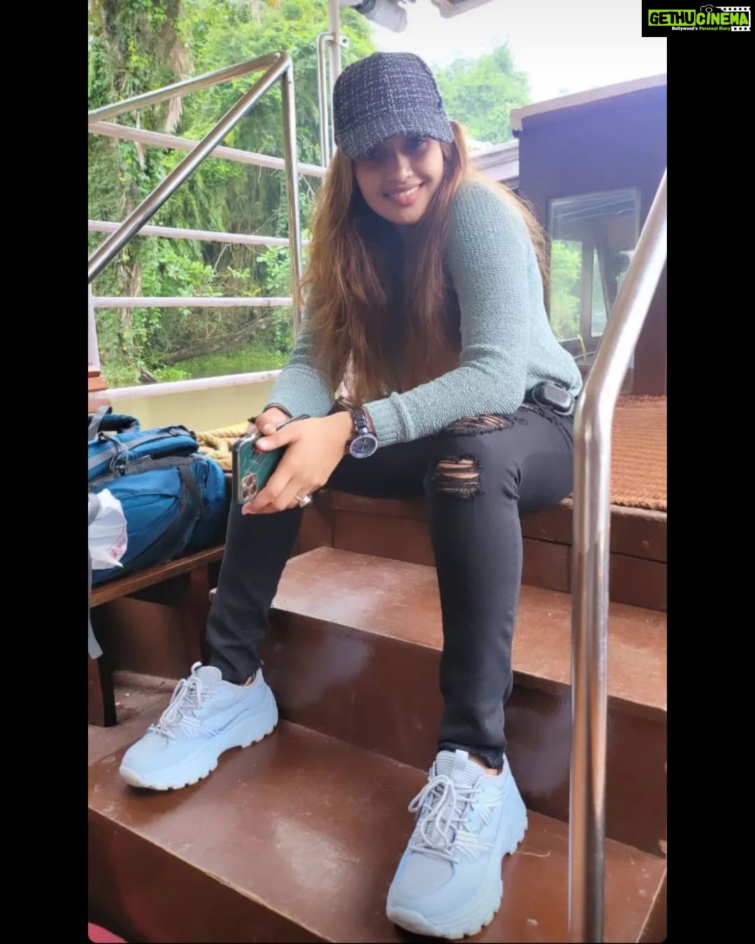 Vidhya Mohan Instagram - ❤️😍 #love #instagood #fashion #photooftheday #beautiful #art #photography #happy #picoftheday #cute #follow #tbt #followme #nature #like4like #travel #instagram #style #repost #summer #instadaily #selfie #me #friends #fitness #girl #food #vidyavinumohan❤
