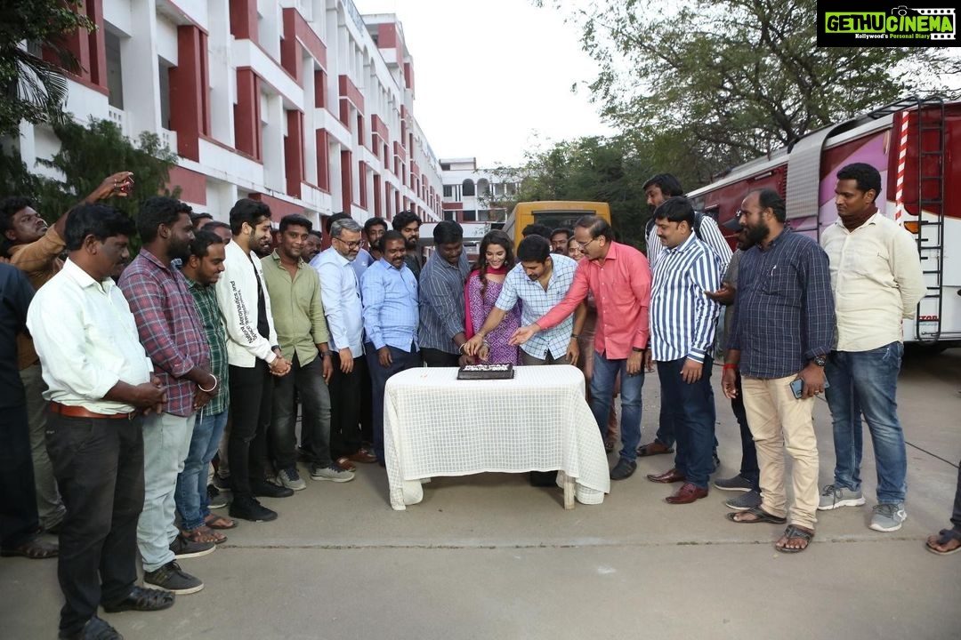 Vijay Antony Instagram - It's a wrap!! Thank you team #KodiyilOruvan #VijayaRaghavan 🙏🏻. We are getting ready to see you in cinemas this April 2021.💪😊 Director @ananda_krishnan_ak @iamaathmika @ns.uthayakumar_dop @nivas.prasanna @dhananjayang2 @saregamasouth @riazkahmed.pro