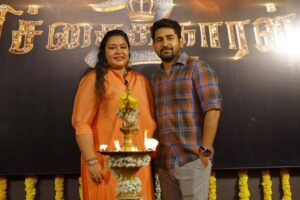Vijay Antony Instagram - #Throwback

Poojai of #Pichaikkaran2 #Bichagadu2. Special Thanks to all the Directors, Producers & Technicians for being a part of this auspicious beginning 😊

@vijayantonyfilm @donechannel1 @gobeatroute