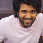 Vijay Deverakonda Instagram - A 100 of you went, made friends, memories and experiences which will stay ❤️ When i see your happy smiling emotional faces, i know why i do this! Stay happy, ambitious and believe in yourself, I love you all.🤗 Hugs to @stayvista_official for being an amazing host to my Rowdies and @airdriven_aviation for helping me surprise them. Until next time Your man, Vijay Deverakonda. #Deverasanta2022
