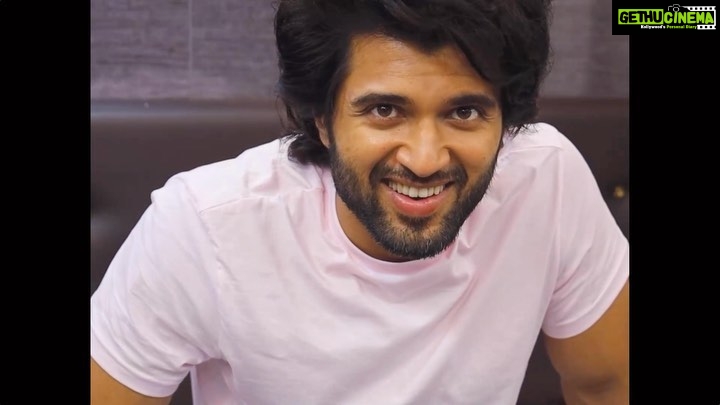 Vijay Deverakonda Instagram - A 100 of you went, made friends, memories and experiences which will stay ❤️ When i see your happy smiling emotional faces, i know why i do this! Stay happy, ambitious and believe in yourself, I love you all.🤗 Hugs to @stayvista_official for being an amazing host to my Rowdies and @airdriven_aviation for helping me surprise them. Until next time Your man, Vijay Deverakonda. #Deverasanta2022