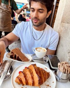 Vijay Deverakonda Instagram - Türkiye & Food.