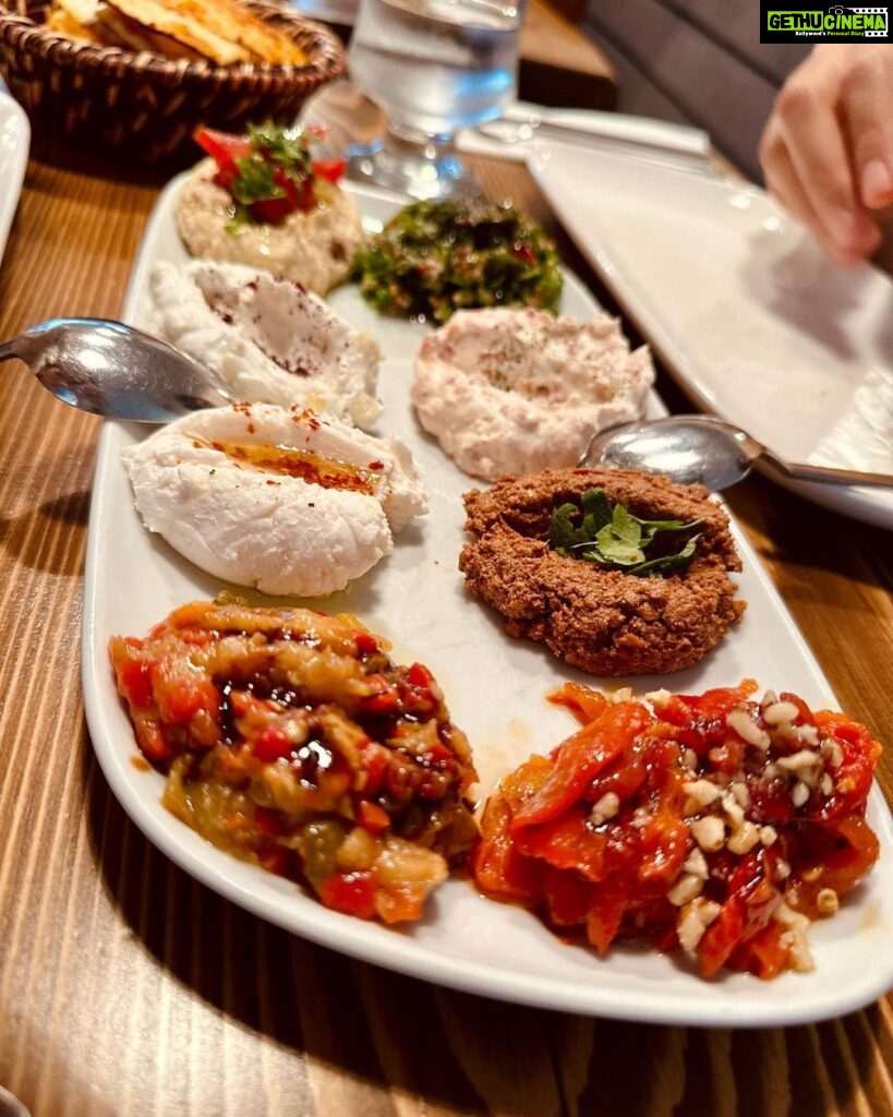 Vijay Deverakonda Instagram - Türkiye & Food.