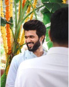 Vijay Deverakonda Instagram - 12.

@gowtamnaidu @sreeleela14 @anirudhofficial @nagavamsi19 #SaiSoujanya @navinnooli @girishgangadharan @sitharaentertainments @Fortune4Cinemas #SrikaraStudios