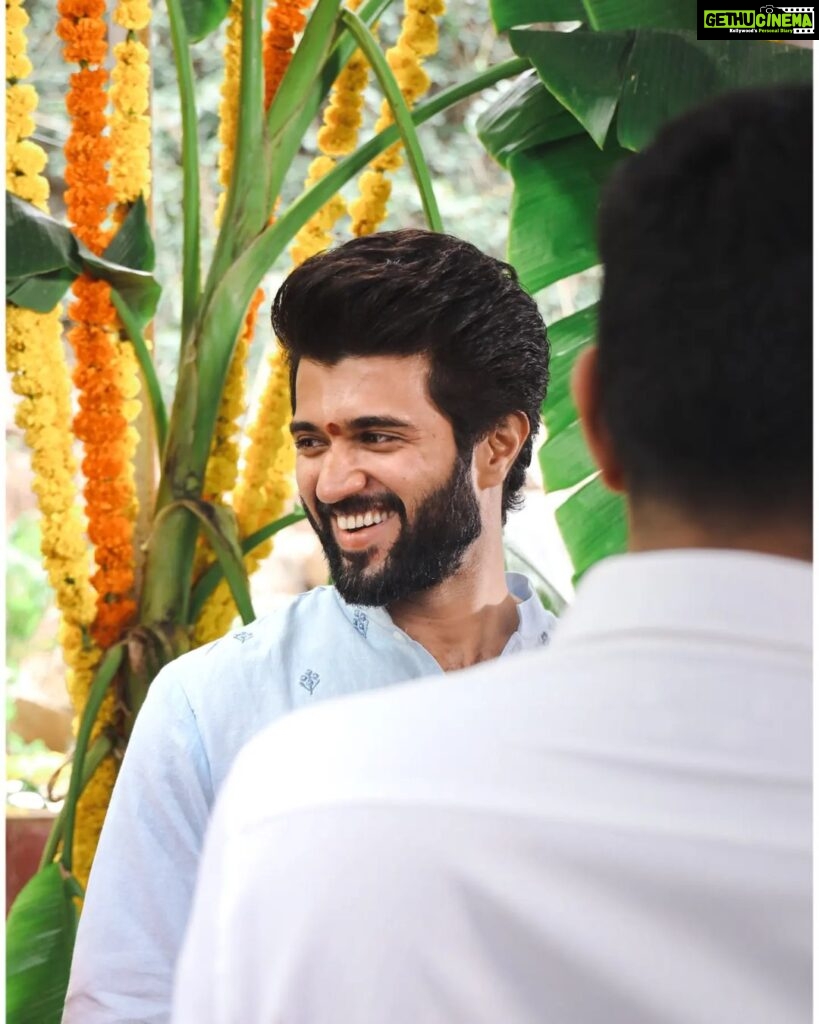 Vijay Deverakonda Instagram - 12. @gowtamnaidu @sreeleela14 @anirudhofficial @nagavamsi19 #SaiSoujanya @navinnooli @girishgangadharan @sitharaentertainments @Fortune4Cinemas #SrikaraStudios