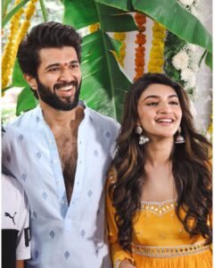 Vijay Deverakonda Instagram - 12.

@gowtamnaidu @sreeleela14 @anirudhofficial @nagavamsi19 #SaiSoujanya @navinnooli @girishgangadharan @sitharaentertainments @Fortune4Cinemas #SrikaraStudios