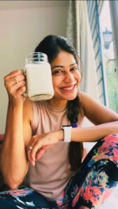 Vijayalakshmi Instagram - Favourite after work out smoothie! Banana Nuts Dates Whey protein Unsweetened almond milk! #thebest