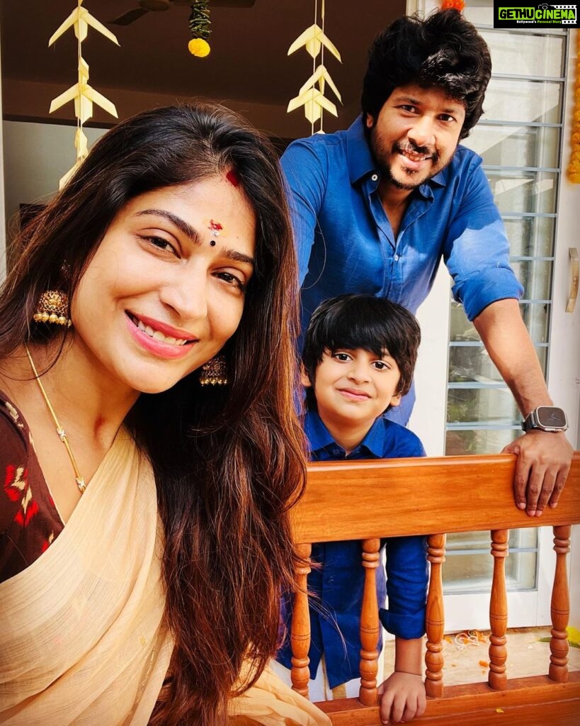 Vijayalakshmi Instagram - #FAMILY 🤍 #pongal