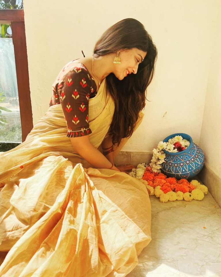 Vijayalakshmi Instagram - #FAMILY 🤍 #pongal