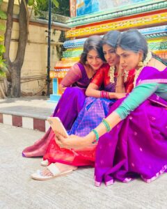 Vijayalakshmi Instagram - இனிய தீபாவளி வாழ்த்துகள் 🪔🤗

@ahathiansannasi 
@dir_thiru 
@kanithiru10 
@desinghperiyasamy 
@niranjani_ahathian 
@its______iya