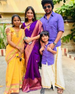 Vijayalakshmi Instagram - இனிய தீபாவளி வாழ்த்துகள் 🪔🤗

@ahathiansannasi 
@dir_thiru 
@kanithiru10 
@desinghperiyasamy 
@niranjani_ahathian 
@its______iya