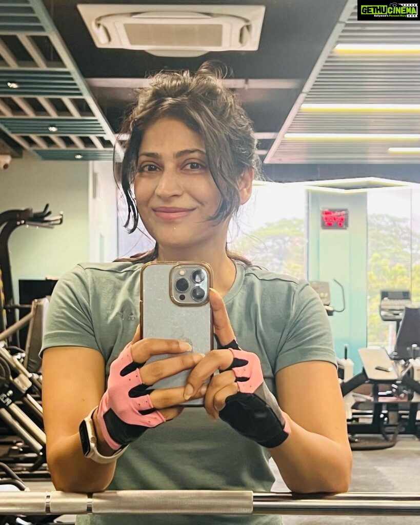 Vijayalakshmi Instagram - Just dropping a simple smile for you. Hope u over use it today 🤍