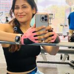 Vijayalakshmi Instagram - Positive mind, good workout, healthy diet, peaceful sleep, happy vibes and loads of lovely people around.. make you #reverseage In my case last two pics play a major role ♥️ @feroz_roz