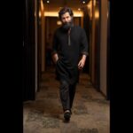 Vikram Instagram – Black is my addiction. #PonniyinSelvan