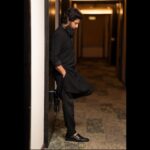 Vikram Instagram – Black is my addiction. #PonniyinSelvan