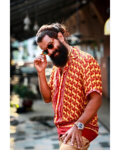 Vikram Instagram - #ps2 tour. Hyderabad vosthae vuntunnaanu. 🤩 @shravyavarma @teerathdoshi