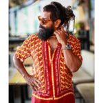 Vikram Instagram – #ps2 tour. Hyderabad vosthae vuntunnaanu. 🤩 @shravyavarma @teerathdoshi