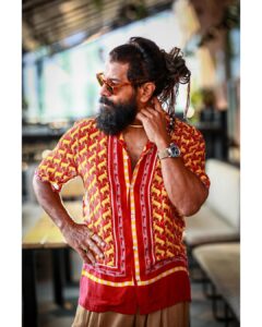 Vikram Instagram - #ps2 tour. Hyderabad vosthae vuntunnaanu. 🤩 @shravyavarma @teerathdoshi