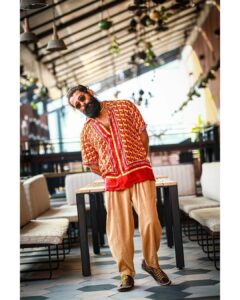 Vikram Instagram - #ps2 tour. Hyderabad vosthae vuntunnaanu. 🤩 @shravyavarma @teerathdoshi