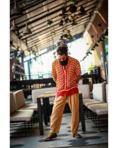 Vikram Instagram - #ps2 tour. Hyderabad vosthae vuntunnaanu. 🤩 @shravyavarma @teerathdoshi
