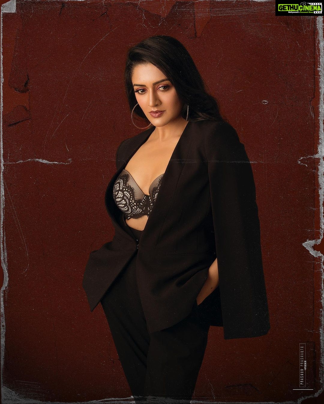 Vimala Raman Instagram - Look #2 with @vimraman π₯ Shot by @prachuprashanth β¨ .. .. Styled by Thoorigaikabilan β¨ .. .. Makeup @makeupibrahim β¨ .. .. Hair @hairstylists_vijayaraghavan β¨ .. .. Shot at @vybn_studio β¨ .. .. #chennaifashion #chennaimodel #she #detail #gameoftones # #portraits #faceshots #prachuprashanth #prashunprashanth #prashunprashanthsridhar #chennaifashion #chennaimodel #she #experimentalfashion #pastels #tones #gameoftones #prashunprashanthsridhar #prashunprashanth #chennaifashionphotographer #chennaifashionphotography #chennaicommercialphotographer Chennai, India
