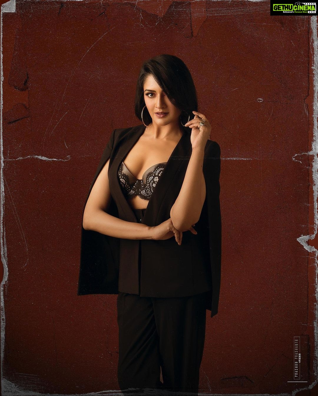 Vimala Raman Instagram - Look #2 with @vimraman π₯ Shot by @prachuprashanth β¨ .. .. Styled by Thoorigaikabilan β¨ .. .. Makeup @makeupibrahim β¨ .. .. Hair @hairstylists_vijayaraghavan β¨ .. .. Shot at @vybn_studio β¨ .. .. #chennaifashion #chennaimodel #she #detail #gameoftones # #portraits #faceshots #prachuprashanth #prashunprashanth #prashunprashanthsridhar #chennaifashion #chennaimodel #she #experimentalfashion #pastels #tones #gameoftones #prashunprashanthsridhar #prashunprashanth #chennaifashionphotographer #chennaifashionphotography #chennaicommercialphotographer Chennai, India